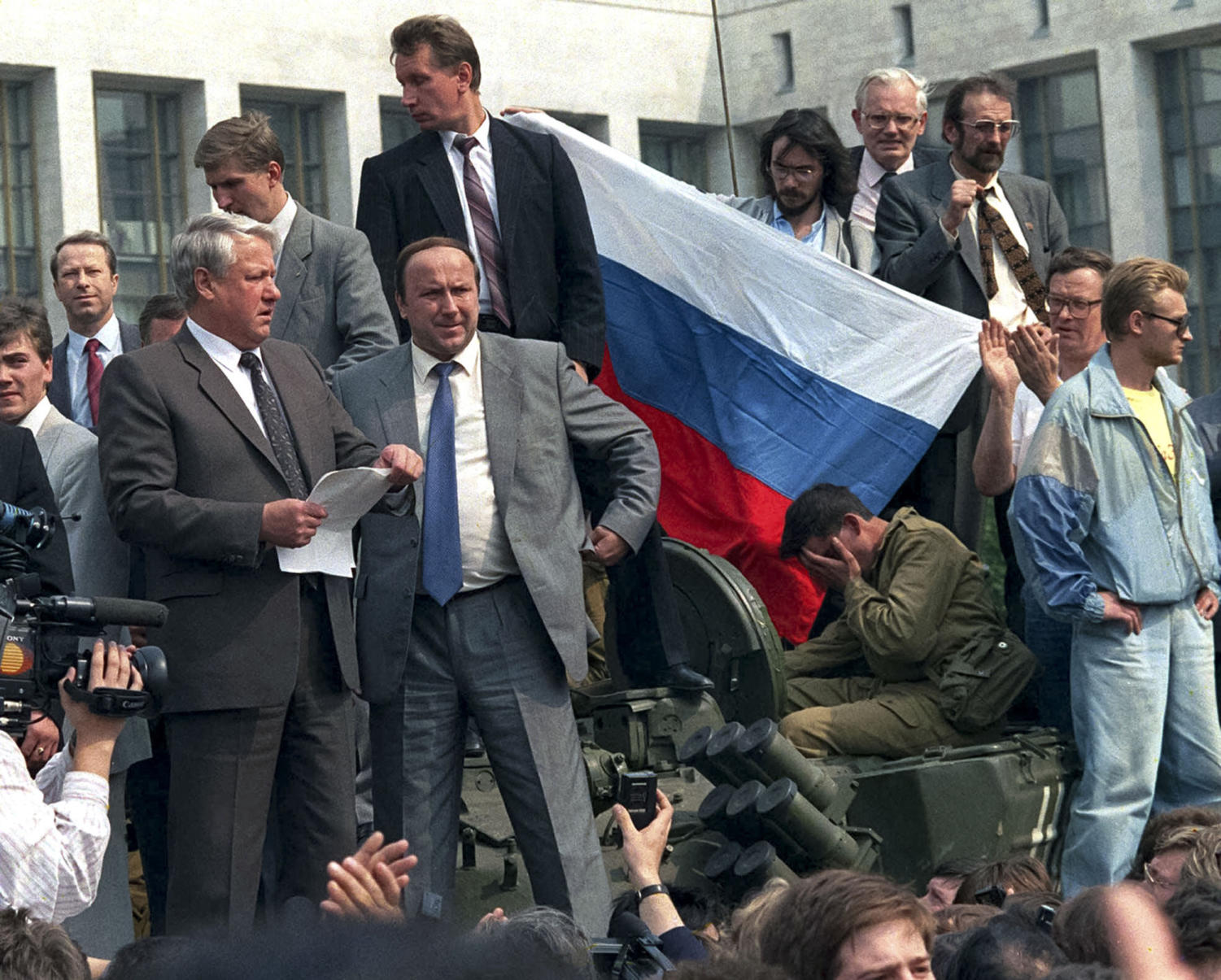Russian President Boris Yeltsin conducts a speech relating to the coup, and cutting off military ties with the Soviet Union.